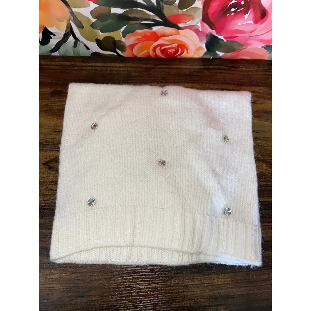 NWT Victoria’s Secret White Rhinestone Beanie Hat & Infinity Scarf Set Cozy $75
